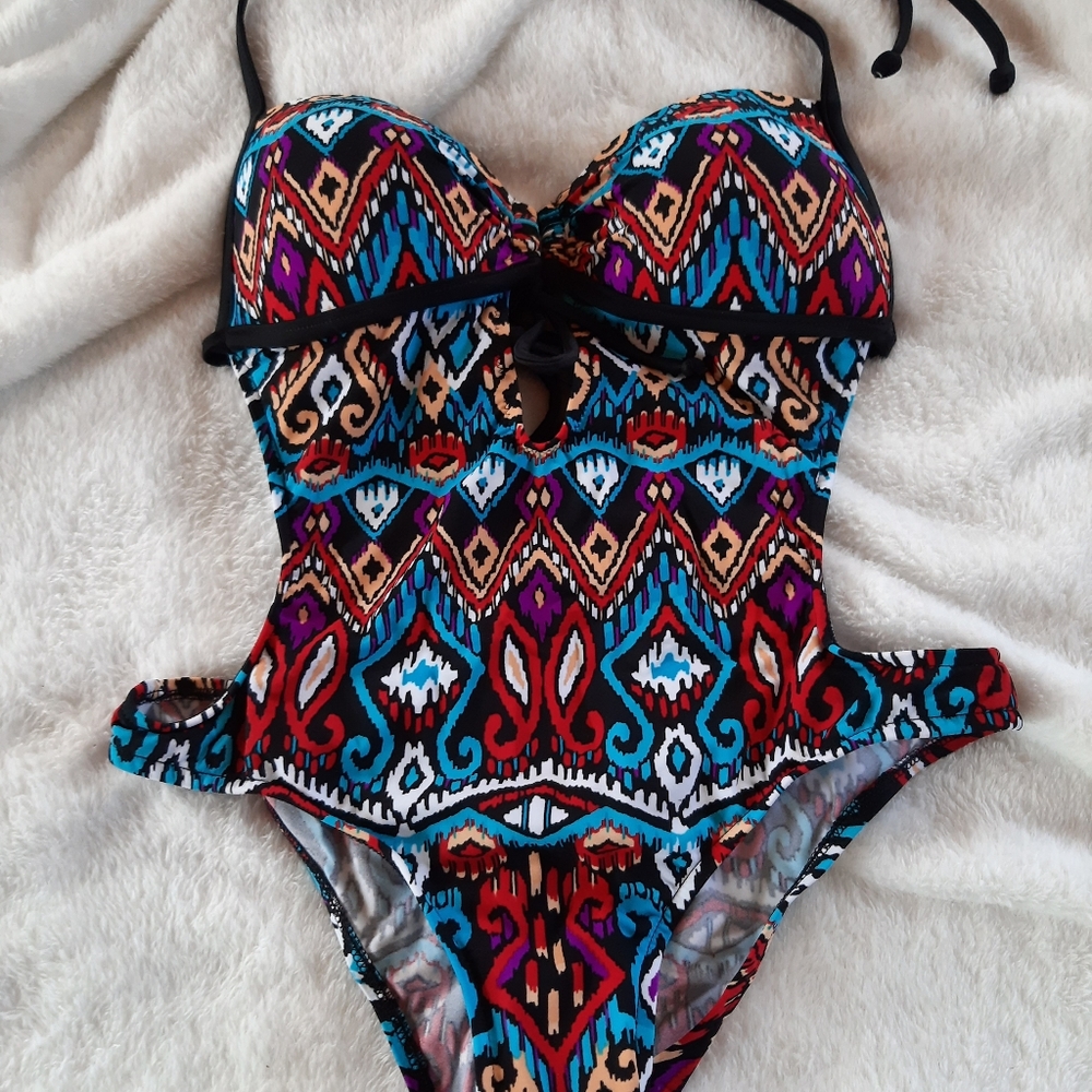 New VENUS swimwear monokini size 4